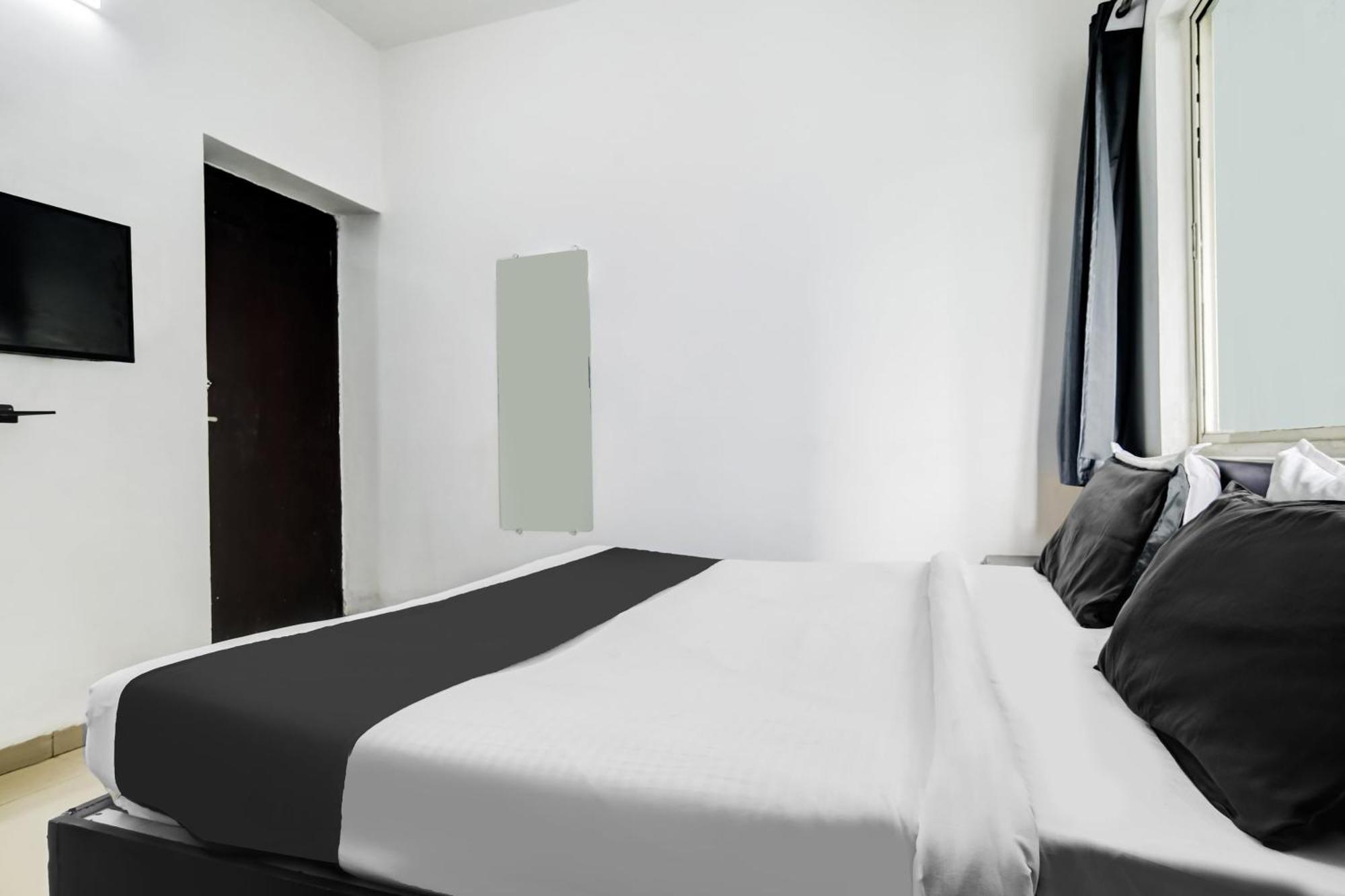 Super Hotel O Indraprasth Indore Esterno foto