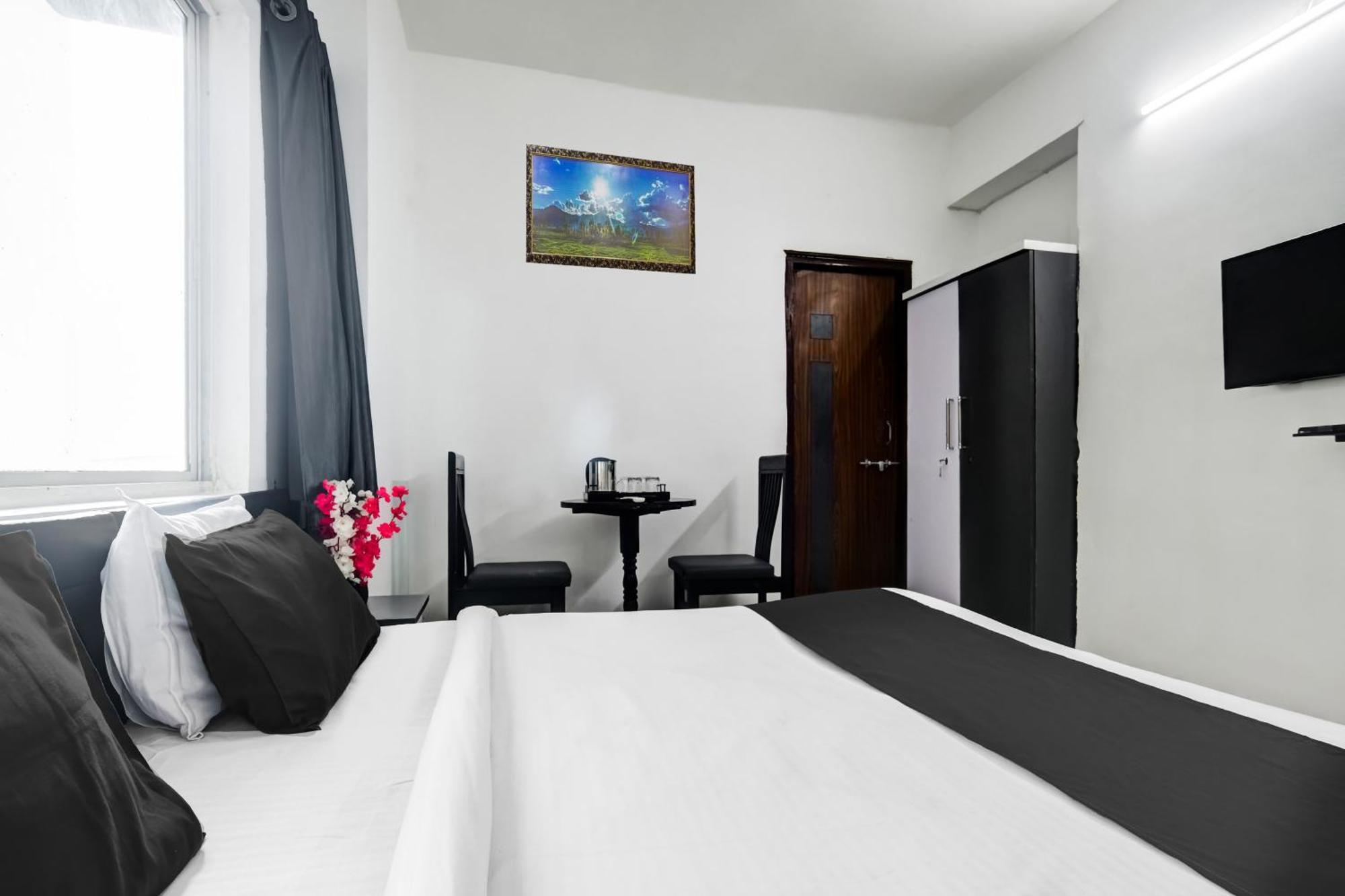 Super Hotel O Indraprasth Indore Esterno foto