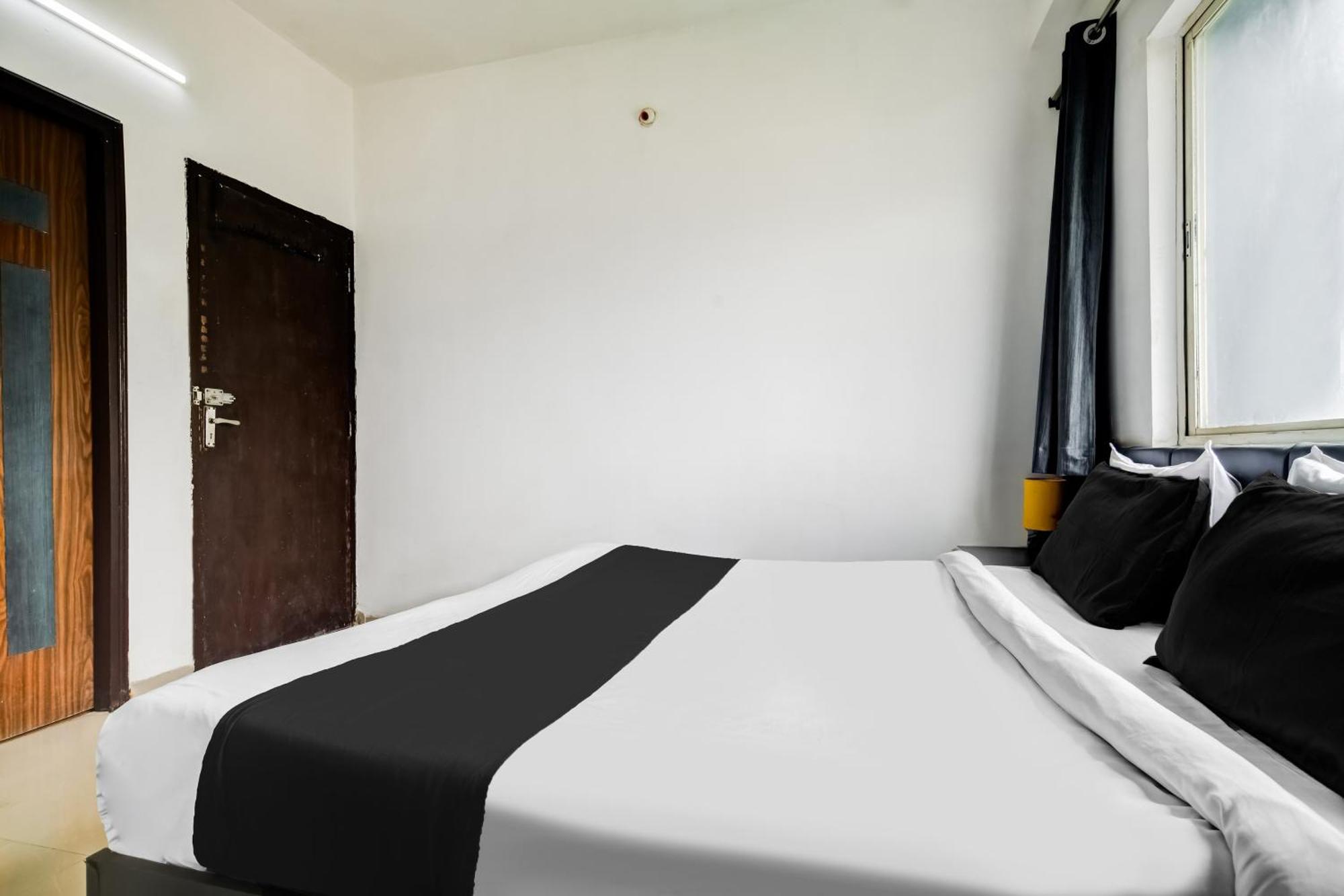 Super Hotel O Indraprasth Indore Esterno foto