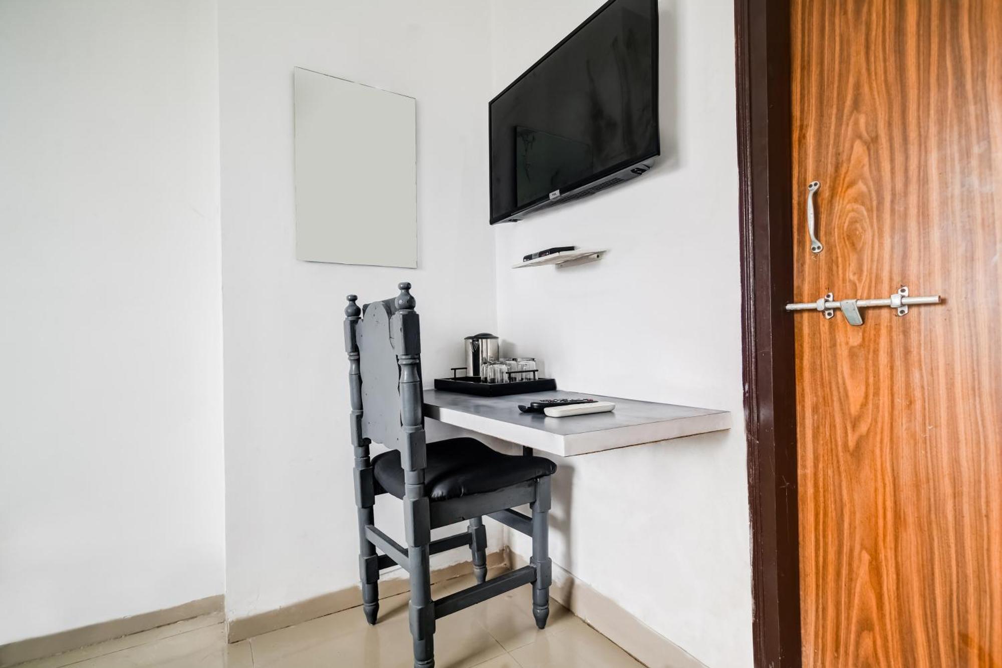 Super Hotel O Indraprasth Indore Esterno foto